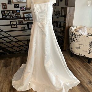 Elegant White Strapless Gown